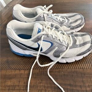 Nike Men's White and Gray with blue Athletic Shoes